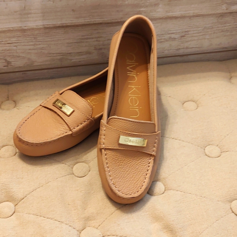 Excellent condition Calvin Klein light pink leather loafers